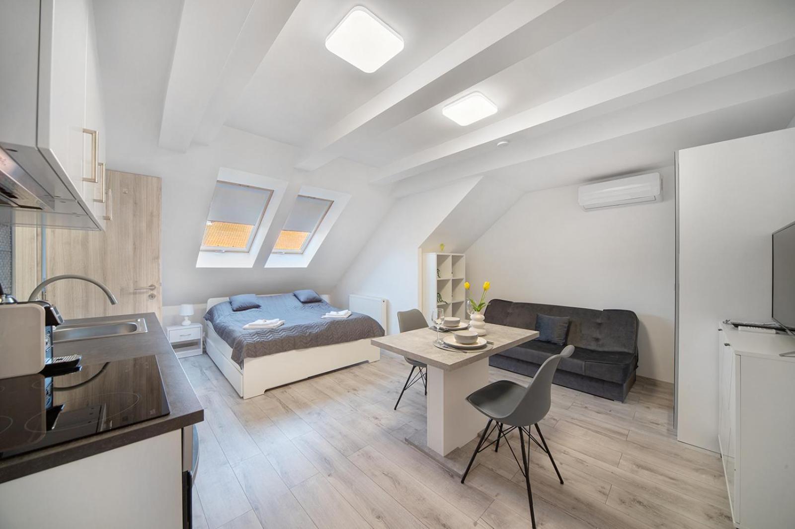 Agoston Apartman 1-2 - Lora,Marci Pécs Exteriör bild